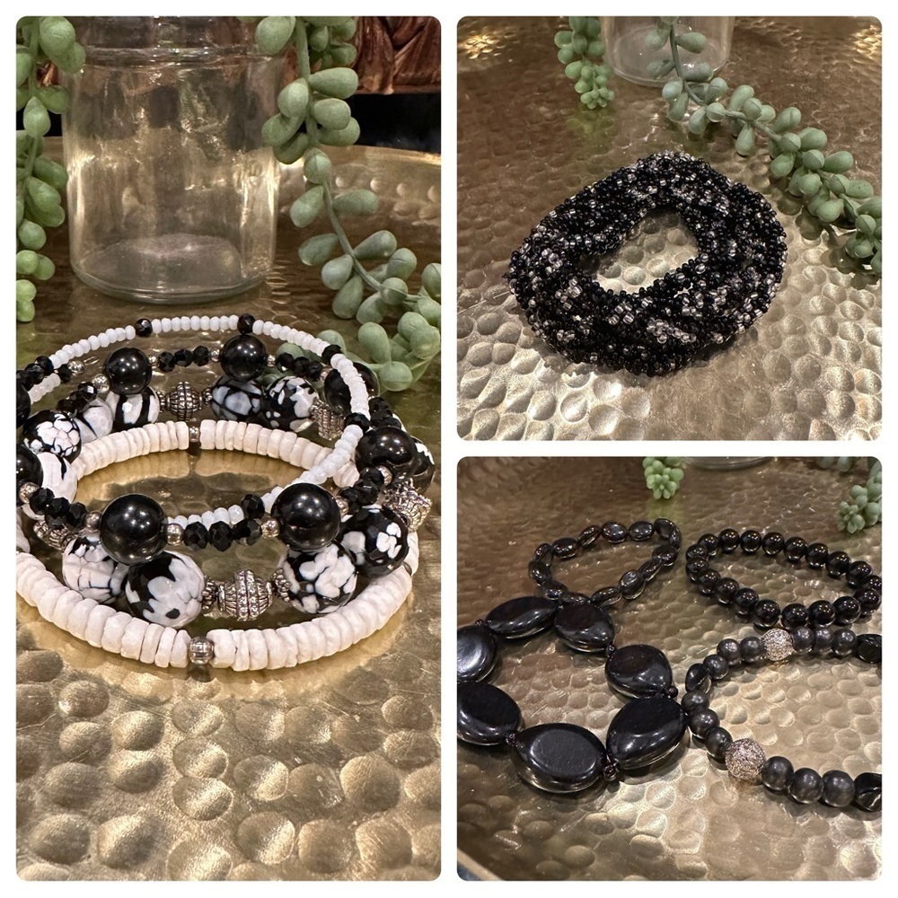 Lot of 5 vintage black and white bracelets elastic plastic glass bead